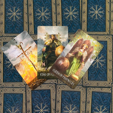 Runic Tarot Kit Cards And Book Lo Scarabeo
