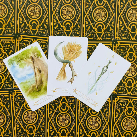 A Compendium Of Witches Oracle Cards Lo Scarabeo