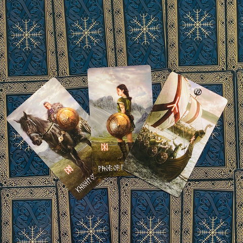 Runic Tarot Kit Cards And Book Lo Scarabeo