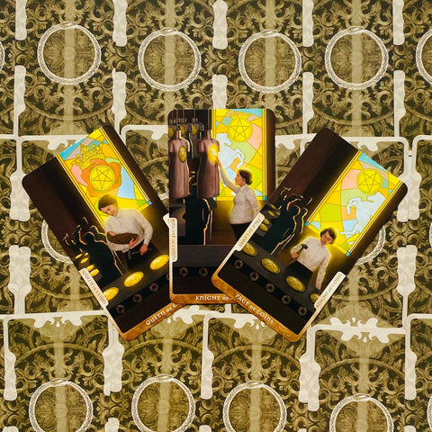 In Between Tarot Cards Lo Scarabeo