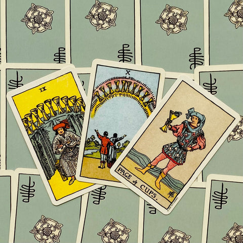 Tarot cards Smith-Waite Centennial in a Tin Box US Games Systems