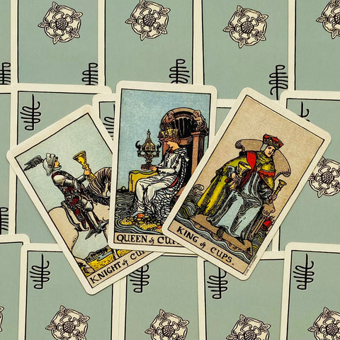 Tarot cards Smith-Waite Centennial in a Tin Box US Games Systems
