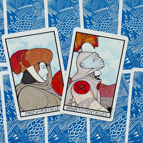 Aquarian Tarot cards in a tin US Games Systems