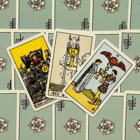 Tarot cards Smith-Waite Centennial in a Tin Box US Games Systems