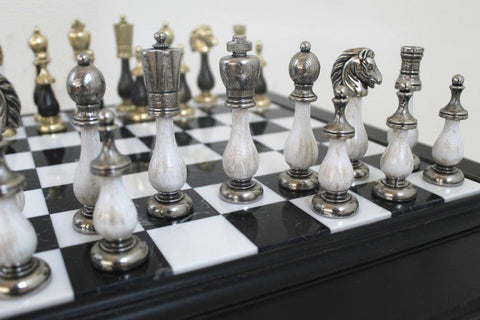 Arabesque Style Chess Pieces with Hand Crafted Marble/Wood Chessboard - Hobby.lt 🇬🇧