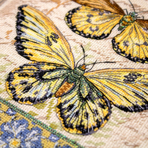 Vintage Wings-Le Papillons SLETI975 - Cross Stitch Kit