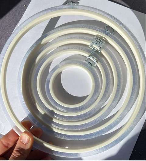 Nurge Flexi Embroidery Hoop, 17 cm Round Clear Flexible Plastic Frame for Sewing and Textile Crafts