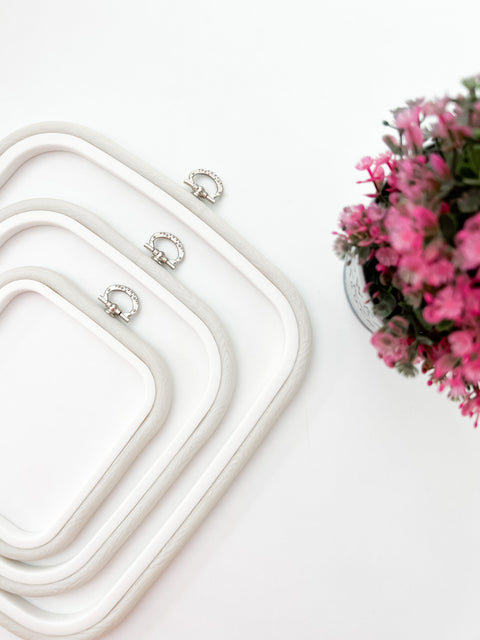 White Flexible Square Embroidery Hoop 18x20 cm, Nurge Plastic Frame for Cross Stitch and Decorative Embroidery Panels