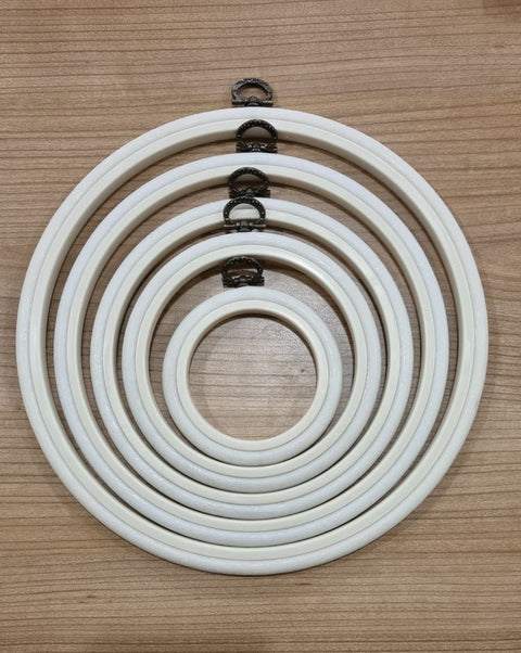 White Flexible Embroidery Hoop 20.5 cm, Nurge Plastic Hoop for Cross Stitch and Hand Embroidery Framing