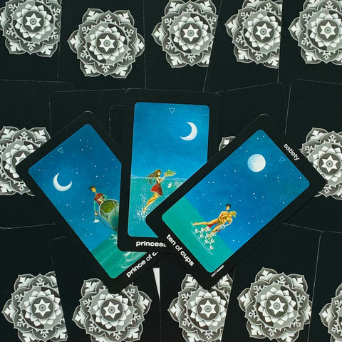 Sun And Moon Tarot cards in a tin US Games Systems