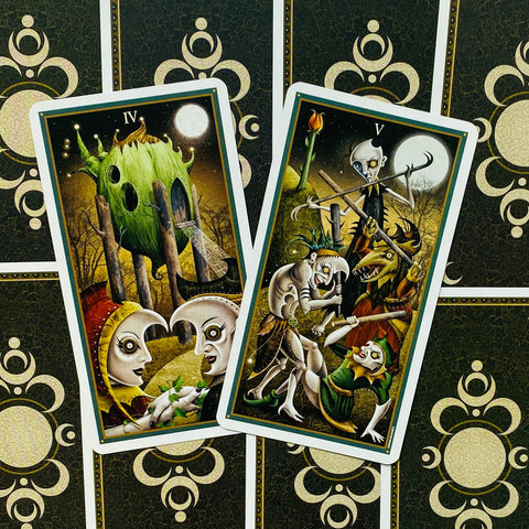 Deviant Moon Tarot cards US Games Systems