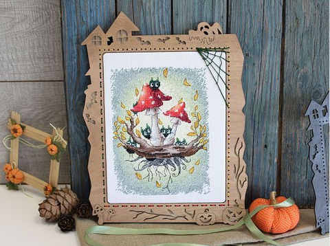 Large Vertical Embroidery Frame for Cross Stitch, MP Studia Halloween Design, 3-Part Sewing-Mounted Display Frame