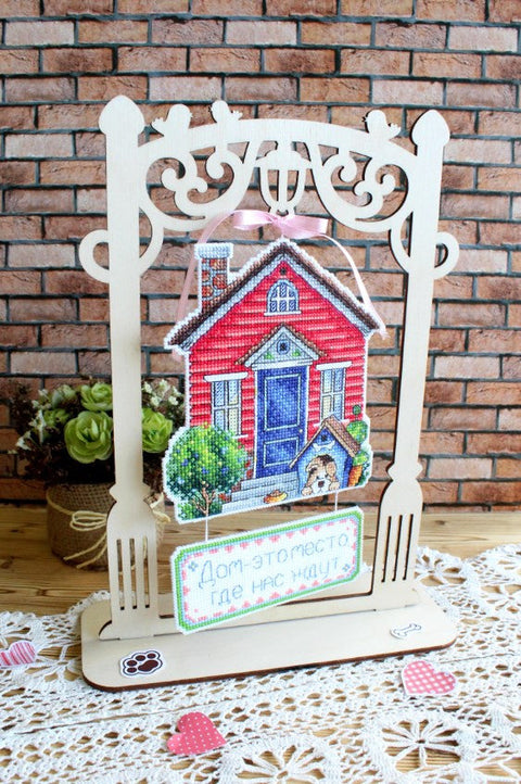Lantern-Shaped Embroidery Display Stand, Natural Wood Holder for Small and Medium Stitching Projects, MP Studia