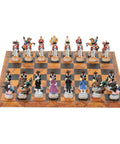 AMERICAN REVOLUTION: Handpainted Chess Set with Map Style Leatherette Chessboard - Hobby.lt 🇬🇧