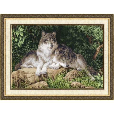 DZH027 Winter Predators Cross Stitch Kit from Golden Fleece