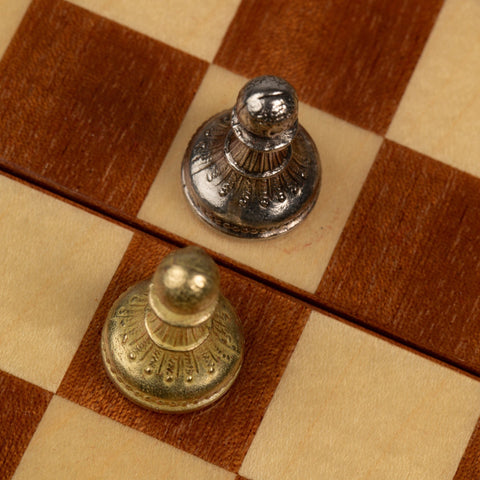 Beautiful Chess Set With Georgeous Mahogany Carrying case/board - Hobby.lt 🇬🇧