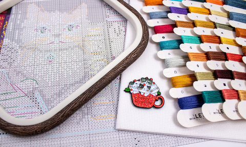 Bookshelf Cross Stitch Kit, LetiStitch 32x22cm, Zweigart Aida 16ct, 100% Luca-S Cotton Threads, Black Symbol Chart