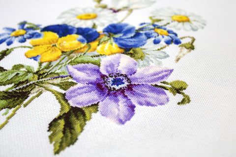 Bouquet of Flowers SB2348 - Cross Stitch Kit