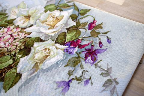 Bouquet with Roses SBA2363 - Cross Stitch Kit