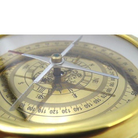 Brass compass on a wooden base NC2863 - Hobby.lt 🇬🇧