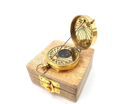 Brass compass with sundial in wooden box 1058 - Hobby.lt 🇬🇧