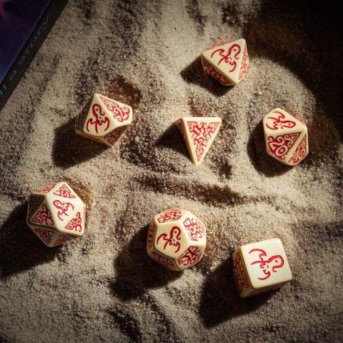 Call Of Cthulhu Masks Of Nyarlathotep Dice Set beige and burgundy - Hobby.lt 🇬🇧