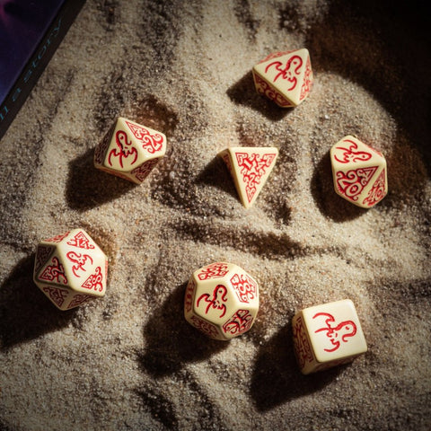 Call Of Cthulhu Masks Of Nyarlathotep Dice Set beige and burgundy