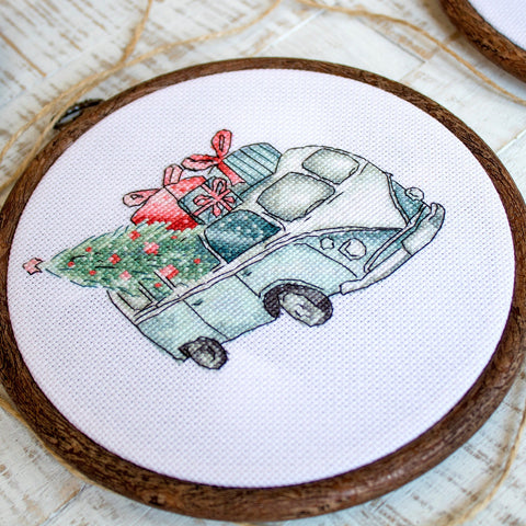 Christmas Retro Cars SLETI965 - Cross Stitch Kit - Hobby.lt 🇬🇧