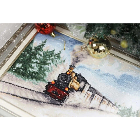 Winter Cross Stitch Kit, Zolotoe Runo, White 16 Count Aida, 22.3×30 cm, 40 Colors, Winter Design