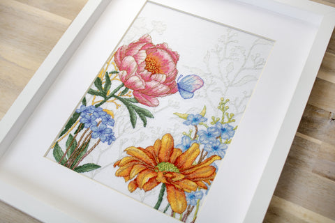 Flowers and Butterfly SBU4019 - Cross Stitch Kit