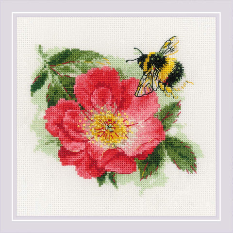 Furry Bumblebee. Cross Stitch kit by RIOLIS Ref. no.: 2210