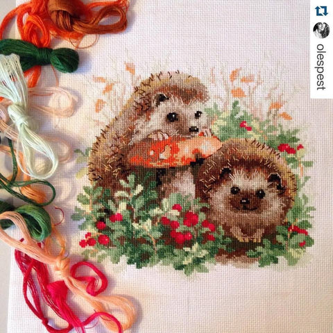 Hedgehogs in Lingonberries - Cross Stitch Kit from RIOLIS Ref. no.:1469