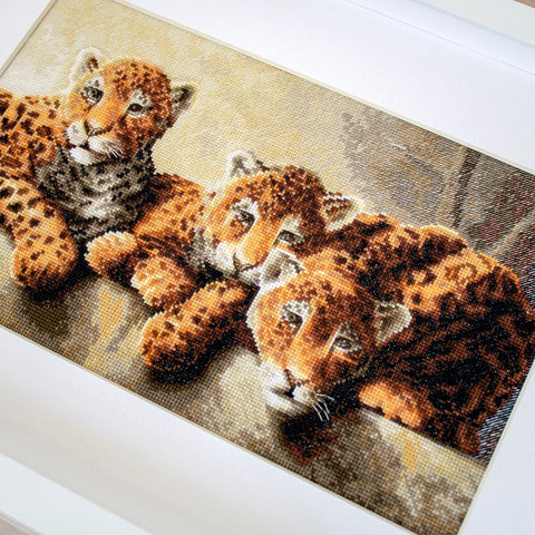 Leopards SLETI910 - Cross Stitch Kit