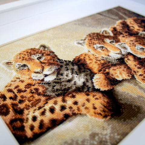 Leopards SLETI910 - Cross Stitch Kit