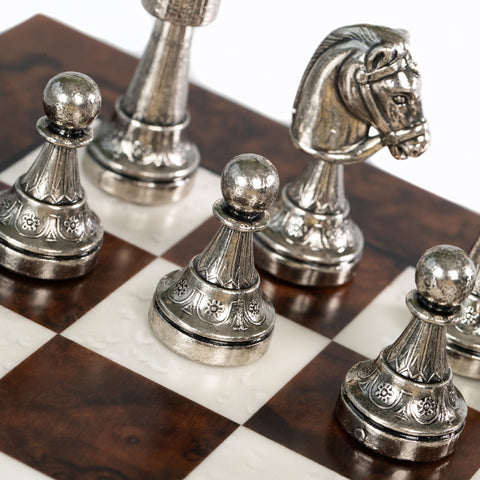 Luxurious Metal Chess Set with Walnut/Maple Wooden Chess Board/Box