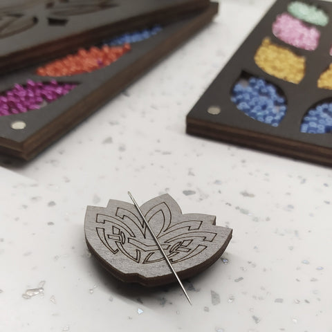 Magnetic Needle and Pin Holder with Gray Pattern, 3 mm Plywood, 3.5 x 3 cm, Kind Fox by Wizardi