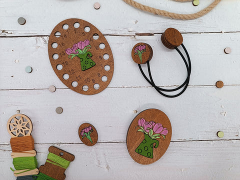 Magnetic Needle Minder with Floral Design, Plywood, 2.5 x 3.5 cm, Kind Fox by Wizardi
