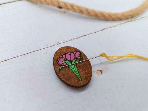 Magnetic Needle Minder with Floral Design, Plywood, 2.5 x 3.5 cm, Kind Fox by Wizardi