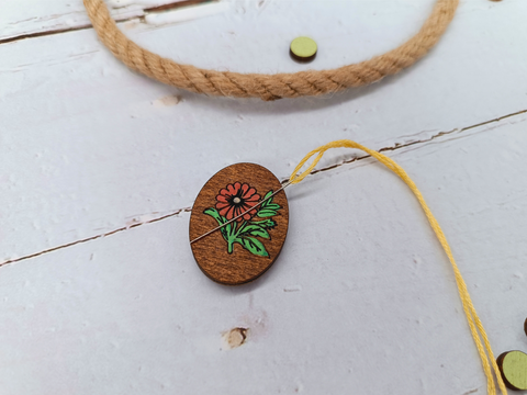 Magnetic Sewing Needle Holder with Floral Design, Plywood, 2.5 x 3.5 cm, Kind Fox by Wizardi