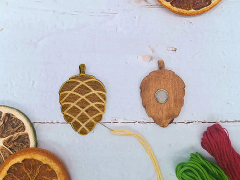 Magnetic Sewing Needle Holder Pinecone Design, Hard KF059/66P, Kind Fox by Wizardi