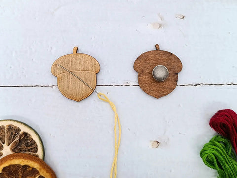 Magnetic Needle Holder Golden Acorn, Kind Fox by Wizardi, KF059/67G