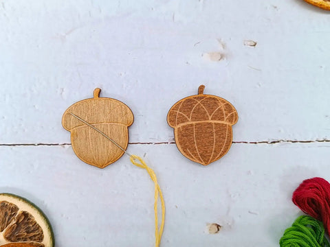 Magnetic Needle Holder Golden Acorn, Kind Fox by Wizardi, KF059/67G