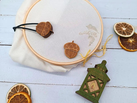Magnetic Needle Holder Golden Acorn, Kind Fox by Wizardi, KF059/67G