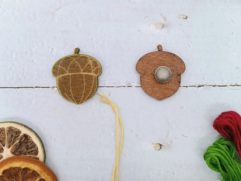 Magnetic Needle Holder Acorn, Strong Magnet, Kind Fox by Wizardi KF059/67P