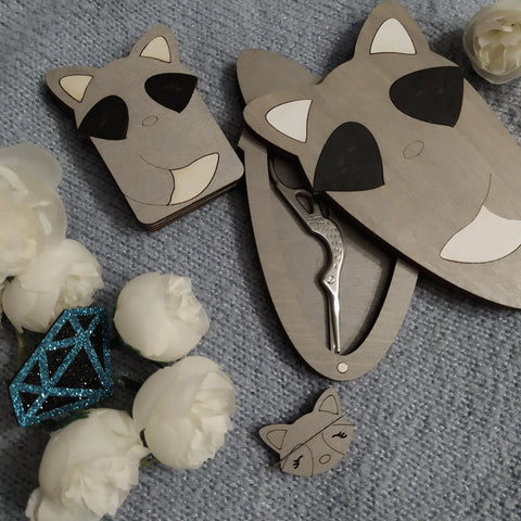 Magnetic Needle Holder for Sewing, Raccoon Motif, 3 mm Plywood, Natural Color, 3.5 x 3 cm, Kind Fox by Wizardi