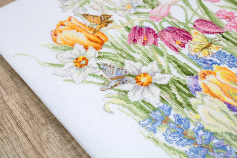 March Bouquet SB2388 - Cross Stitch Kit