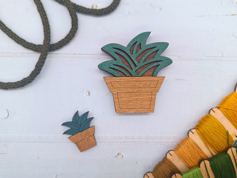 Wooden Needle Case with Succulent Motif, 6.5 × 7 cm, 3 mm Plywood, Compact Sewing Organizer by Kind Fox by Wizardi
