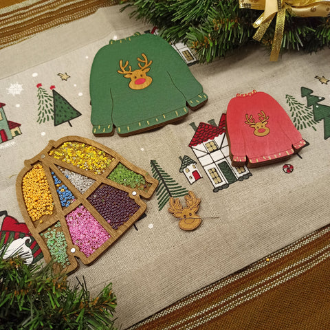 Wooden Needle Case with Christmas Sweater Motif, 3 mm Plywood, 6.5 x 7 cm, Kind Fox by Wizardi