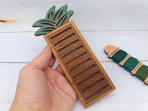 Wooden Thread Spool Organizer, 10-Spool Sewing Thread Holder, Kind Fox by Wizardi, Plywood, 8 x 17.7 cm, Succulent KF016/3