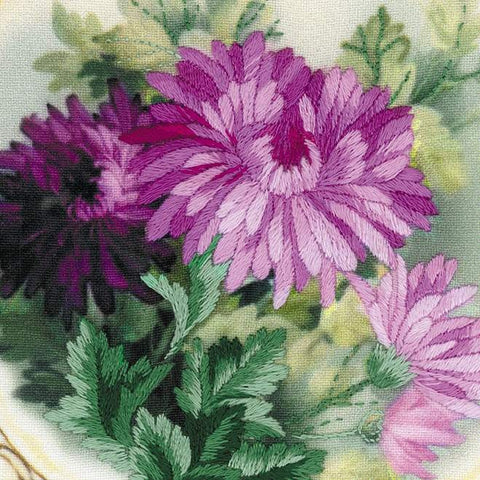 Plate with Chrysanthemums. Satin Stitch kit by RIOLIS Ref. no.: 0076 PT